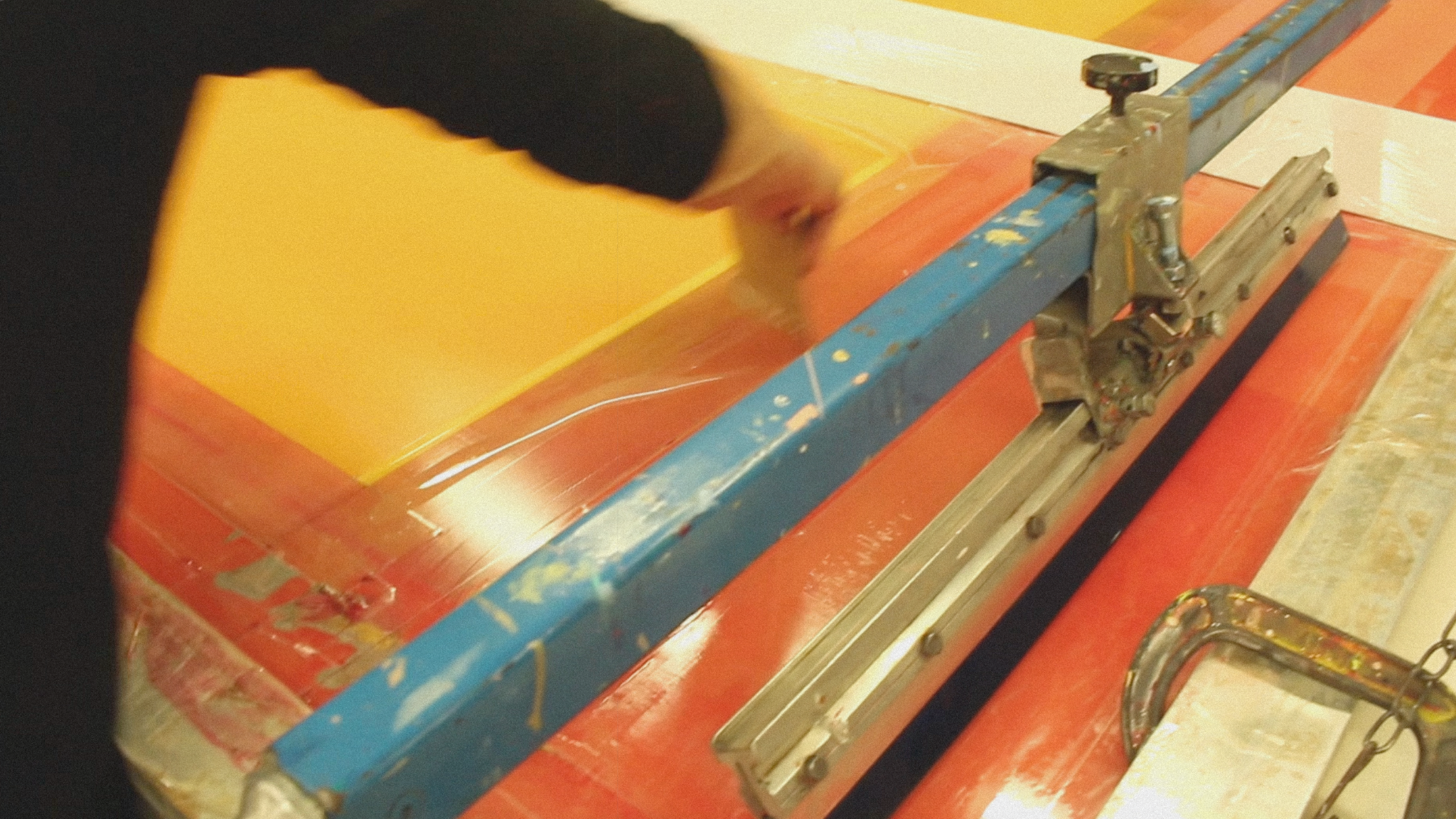 BluEdge employee applying paint to the screen printer
